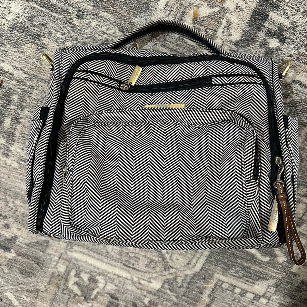 Ju-Ju-Be Black and White Baby Bag with Messenger Style and Multiple Compartments